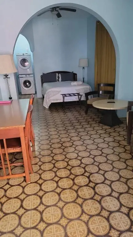 Near beach, restaurant and bars Sleeps 6 with 2baths