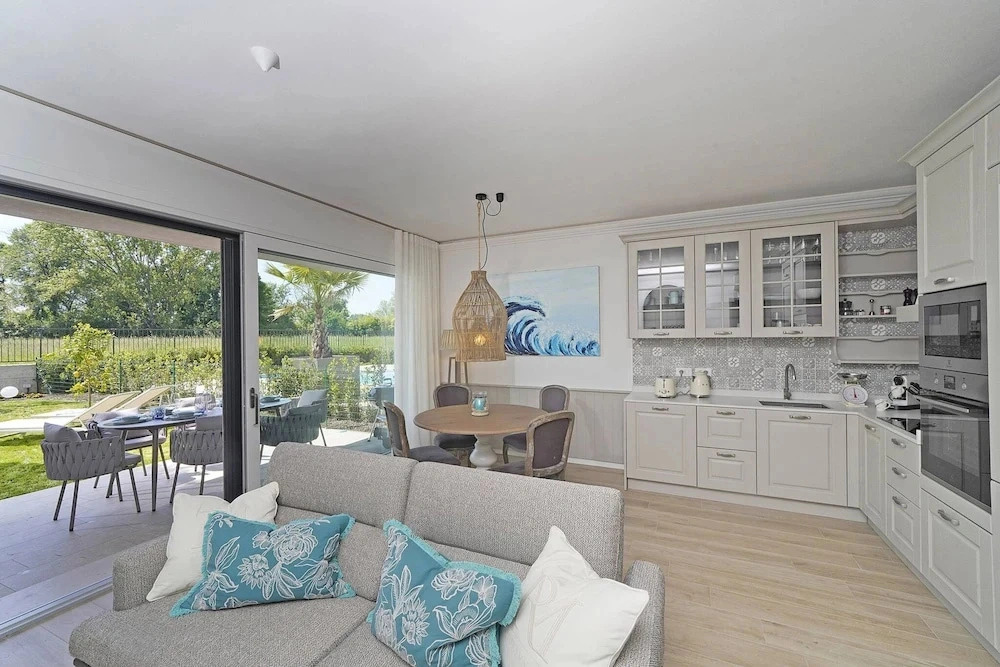 Lagolux in Sirmione With 2 Bedrooms and 2 Bathrooms