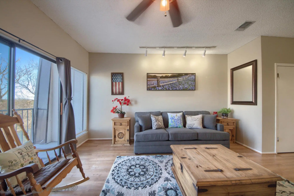 Seele Street River Retreat SS B11