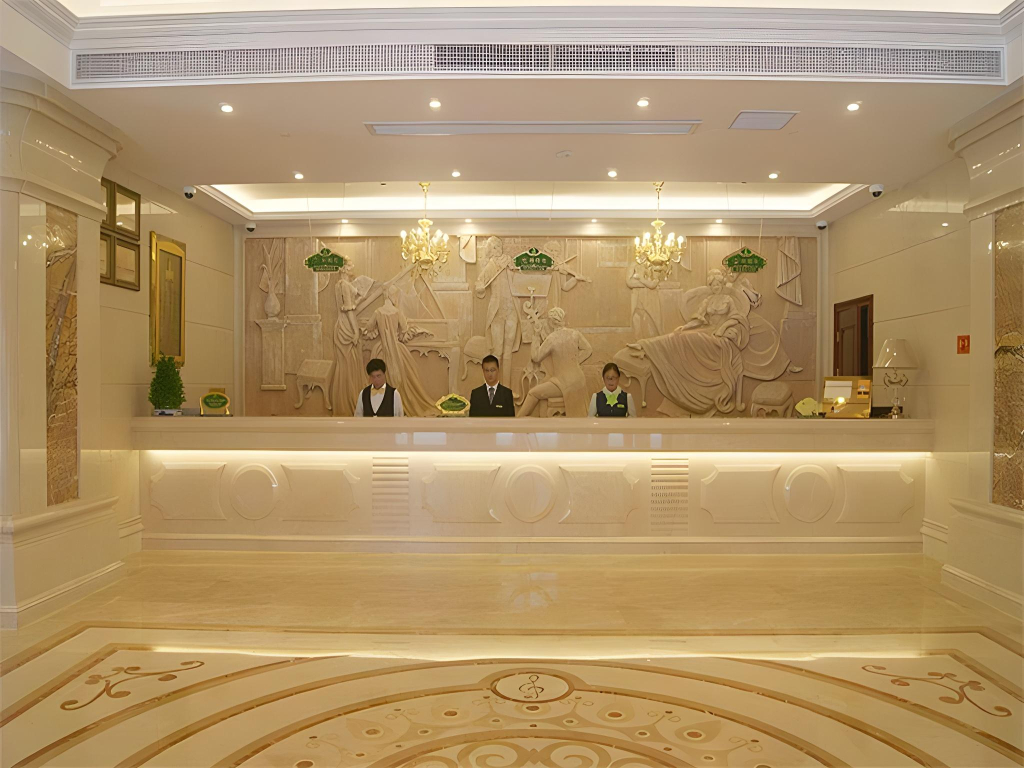 Vienna International Hotel ( Shanghai Kangqiao Metro Station)