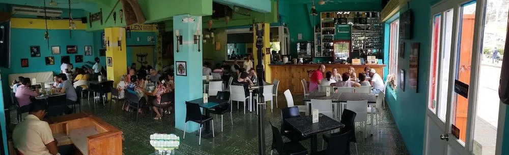Hostel La Colonia