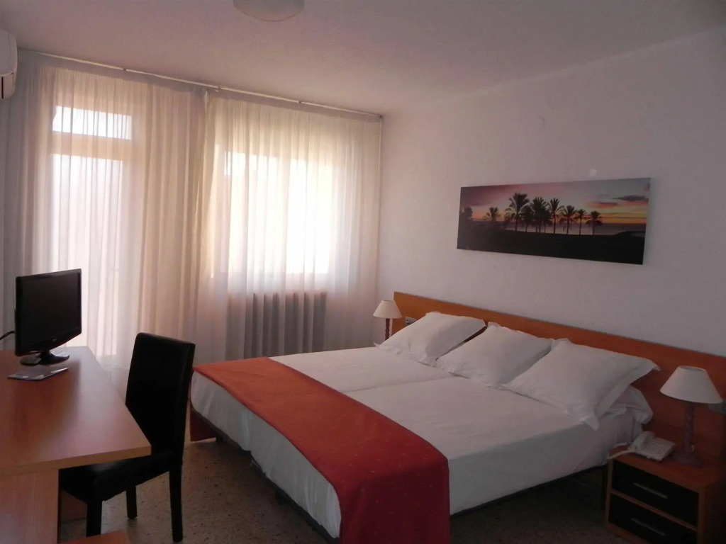 Eco Avenida Hotel & Parking