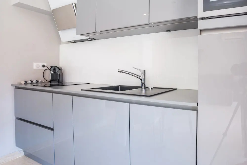Modern A-C Studio by Weekome