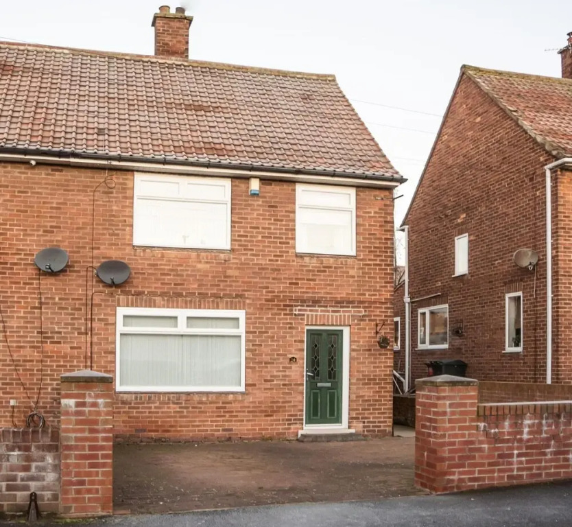 Gorgeous Modern 4 Bedroom House - Free Parking and Netflix by WHA for Contractors Relocation