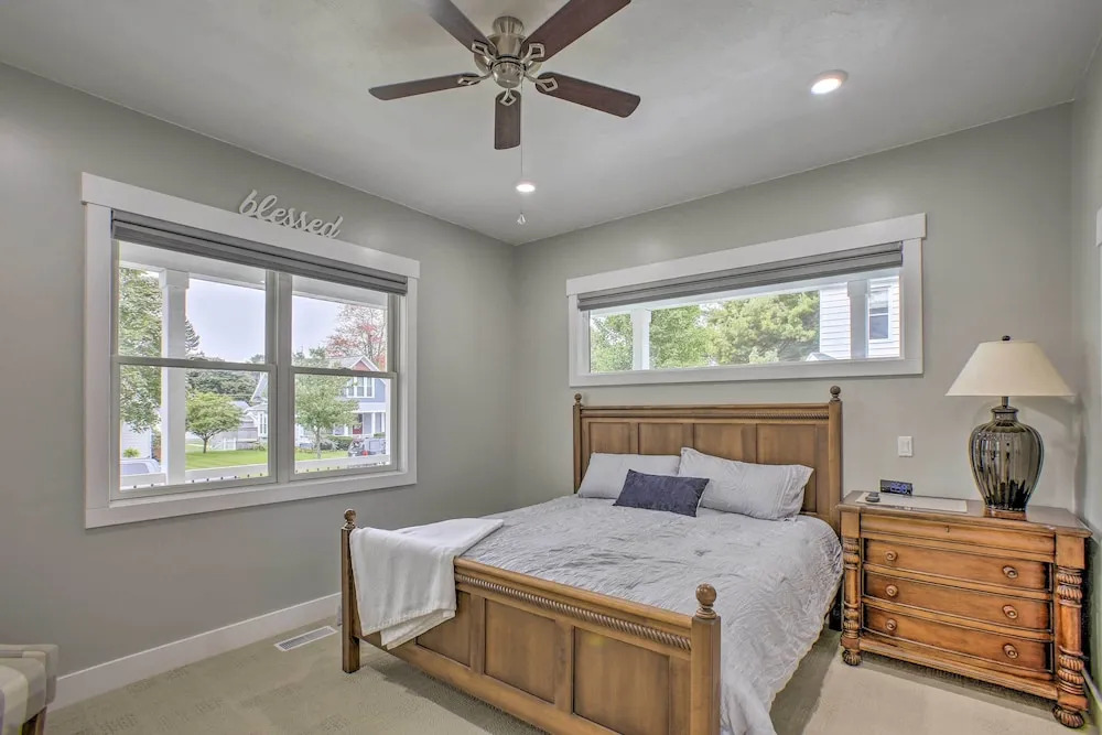 < 1 Mi to Dtwn Ludington: Bright Lower-level Unit