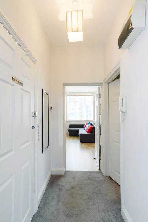 2 84a Albany Road