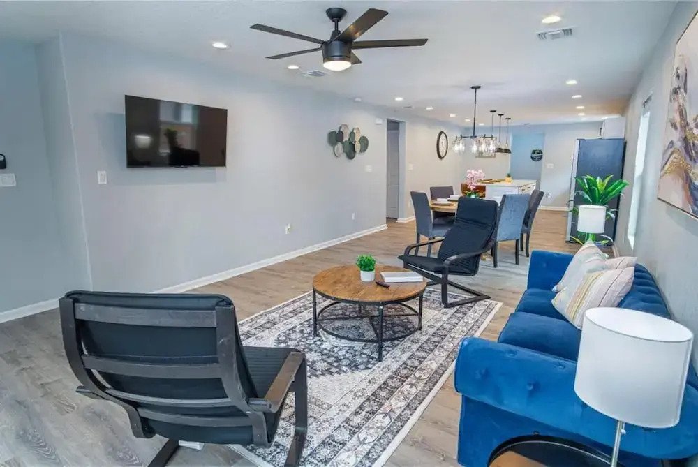 Spacious Delightful 4 BR/ 3 BA Close to Downtown