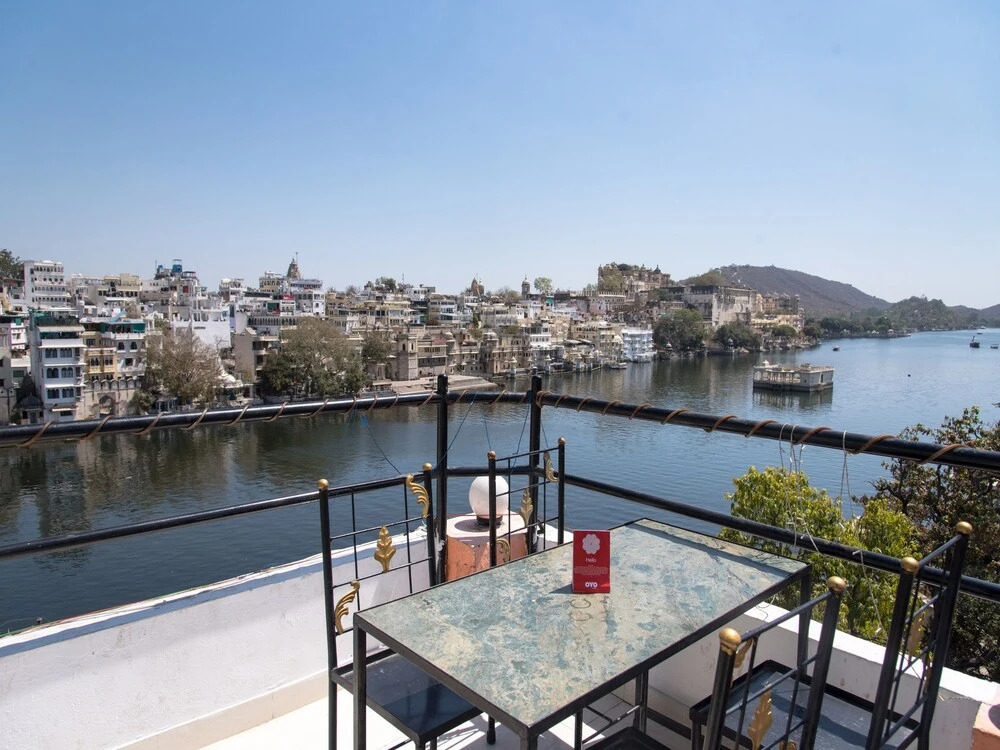 OYO 12726 Home Heritage Lake View Hanuman Ghat