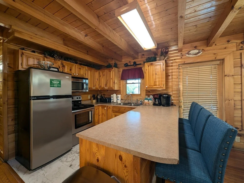ERN807 - Black Bearry Ridge - Great Location! Close To All The Action! cabin