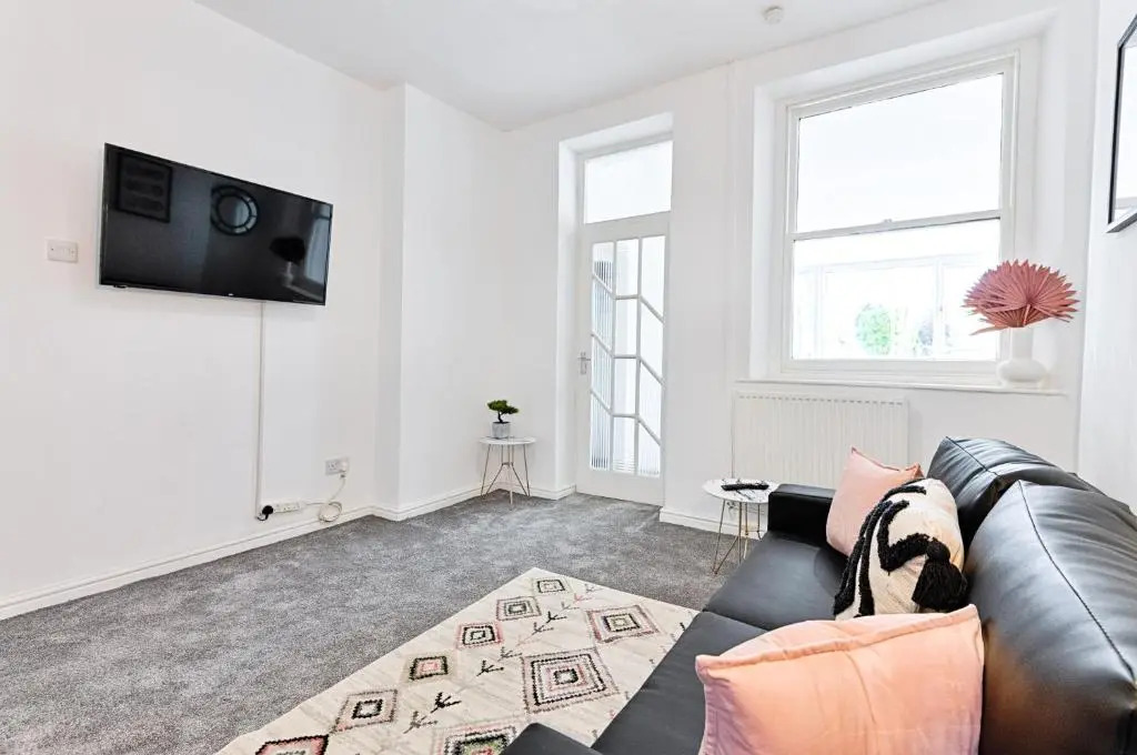 Hilltop House - TV in Every Bedroom!
