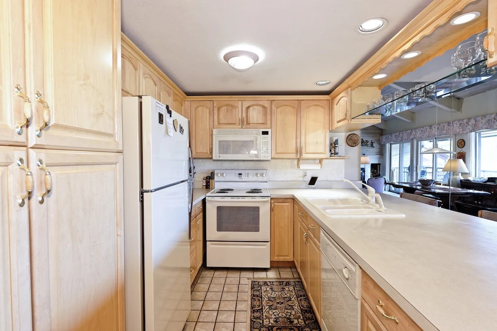 55 Upper Woodbridge Rd Unit F-4 - 3 Br condo by RedAwning