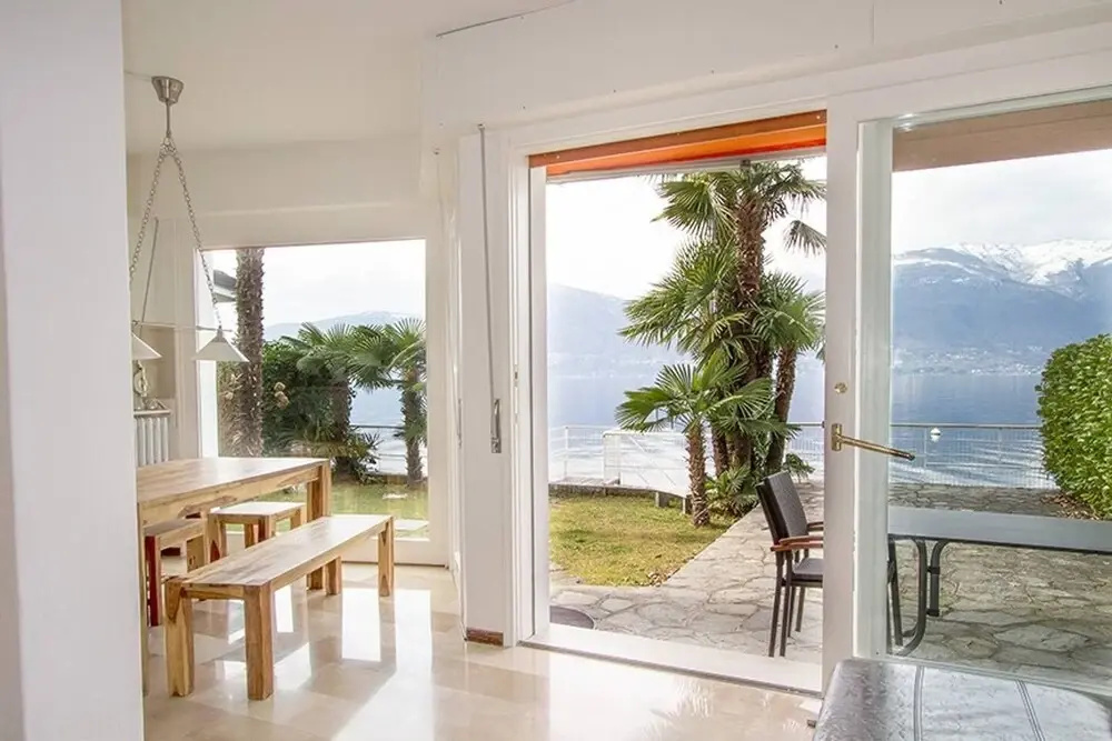 Stunning Lakeside Villa With Direct Lake Access, Mooring, Near Restaurant, Wifi, BBQ