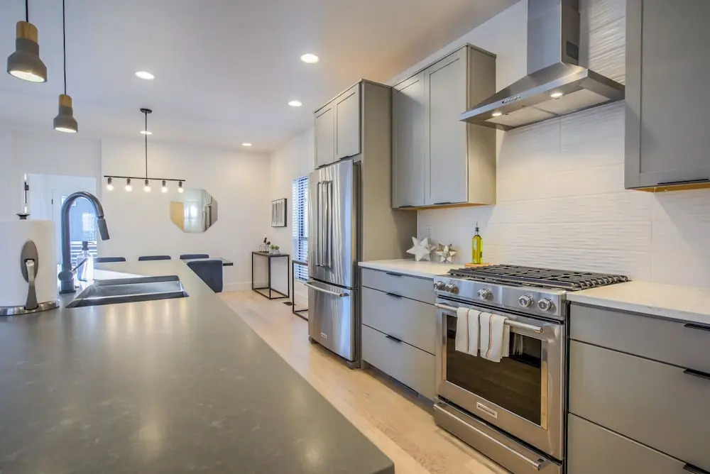 6bd3.5ba?downtown Modern Luxury W/hot Tub?