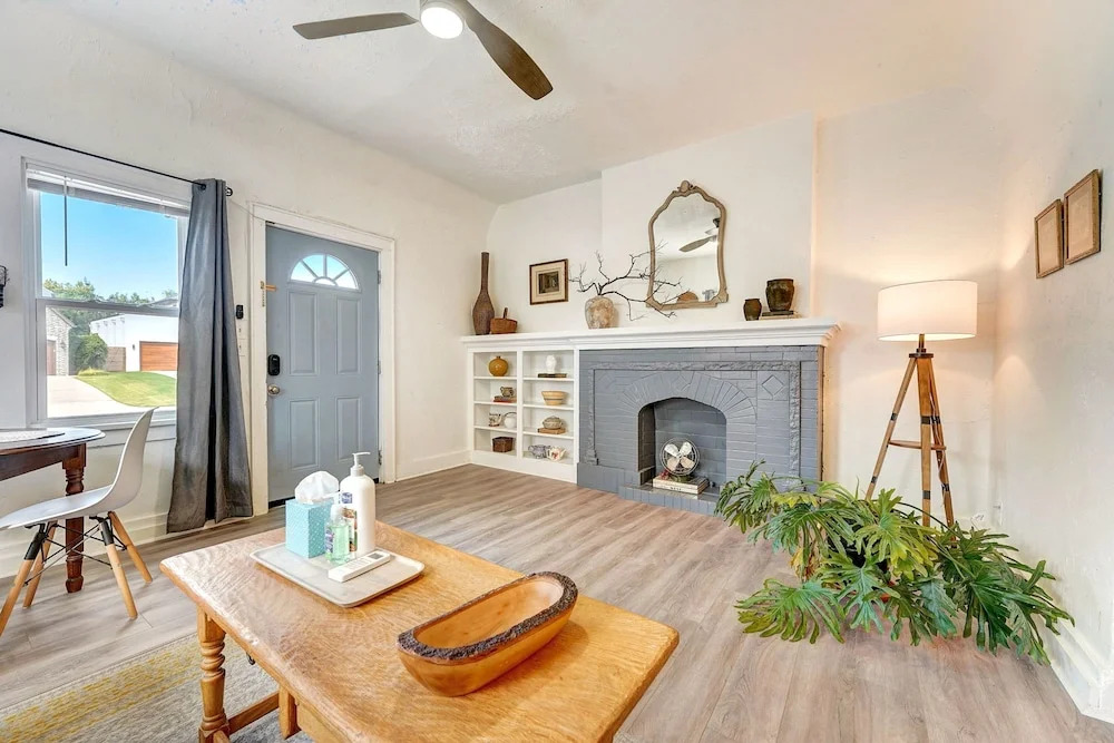Stunning House In Convenient Location N Downtown