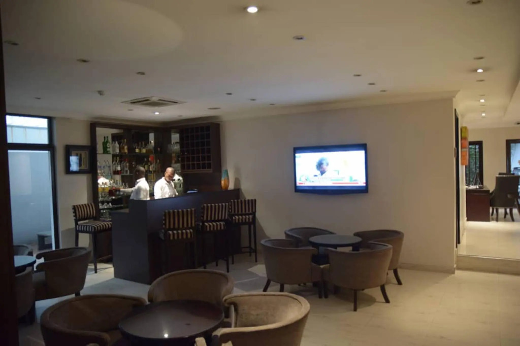 S & S Hotel & Suites