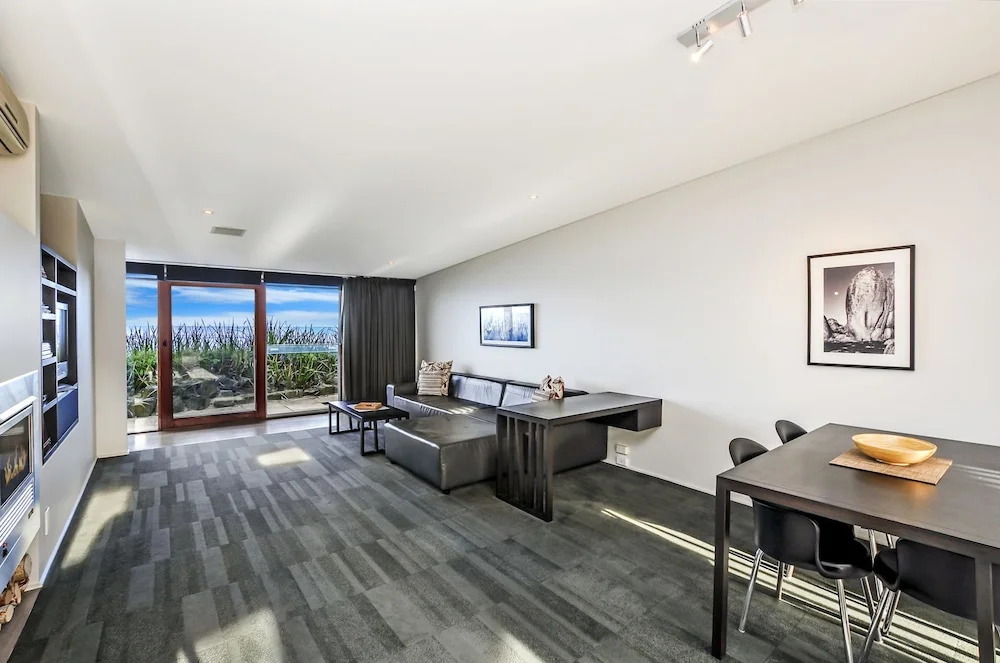 Hearns Beachside Villa 3