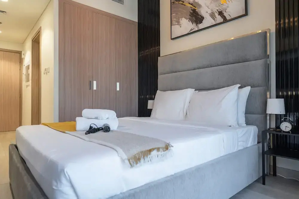 Homey Studio Apartment Perfect for 2 at Azizi Riviera 46