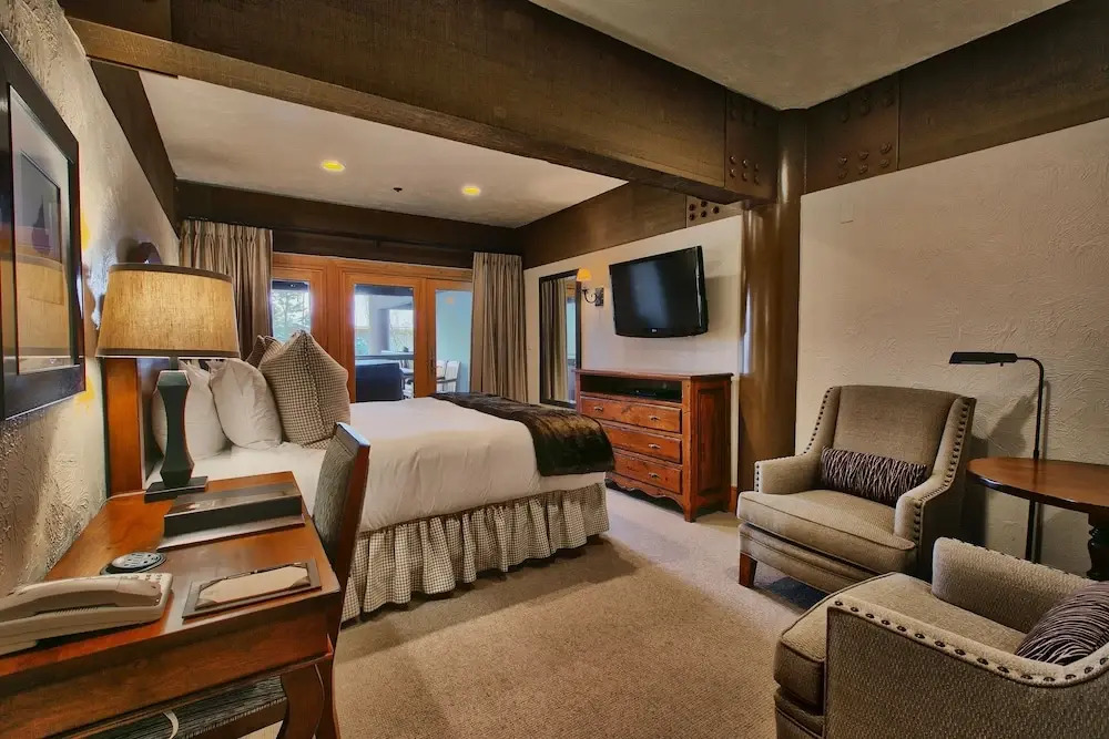 Premium Luxury Three Bedroom Suite with Hot Tub