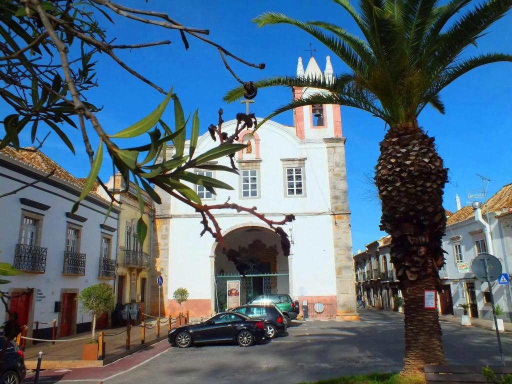 Stylish Townhouse In Tavira Centre, Shared Pool