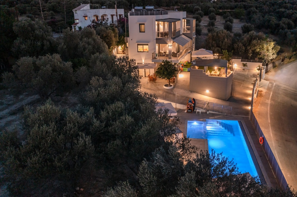 3As 3BD Villa, Heated Pool, Sauna & Gym