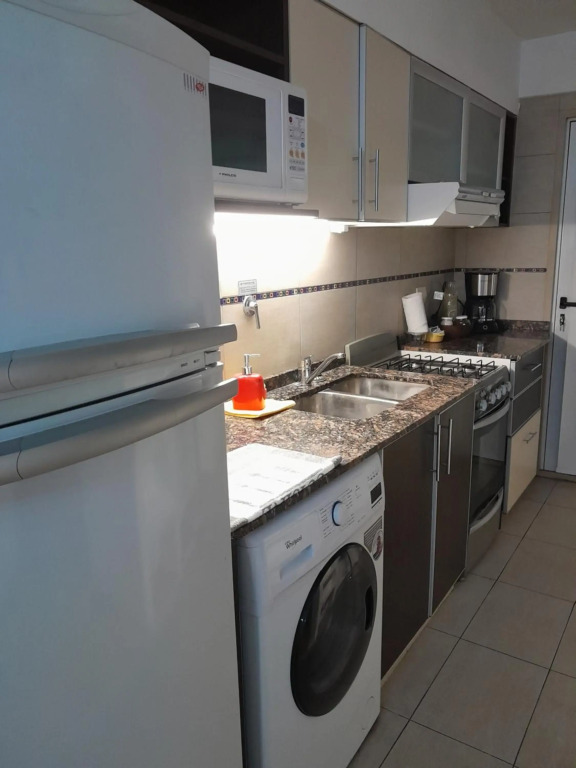 Apartamento monoambiente amplio 2 baños luminoso con balcón cercano a Hospital Italiano y Shopping Abasto Almagro