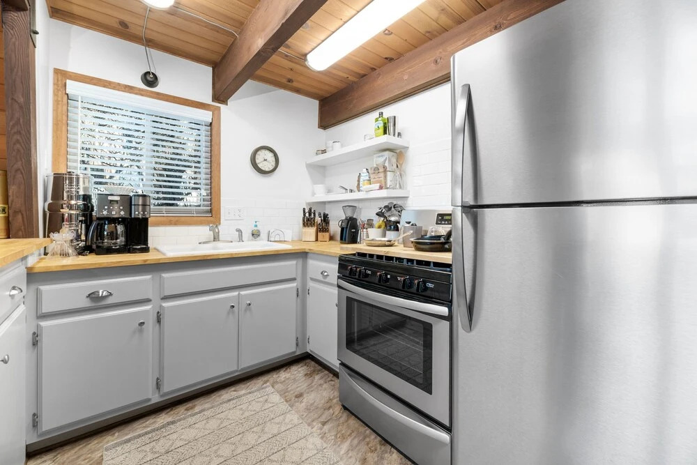 Big Bear Lookout Lodge - Luxurious Mountain Home, Just A Short Drive To Big Bear's Attractions. 3 Bedroom Cabin