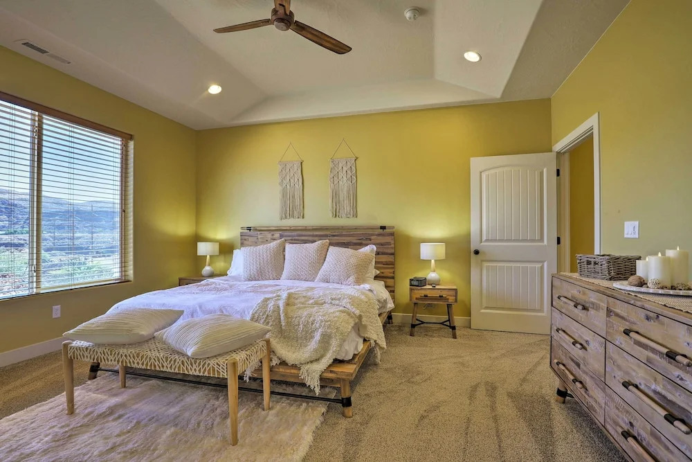 La Verkin Home w/ Hot Tub, Kayaks, & Bikes!