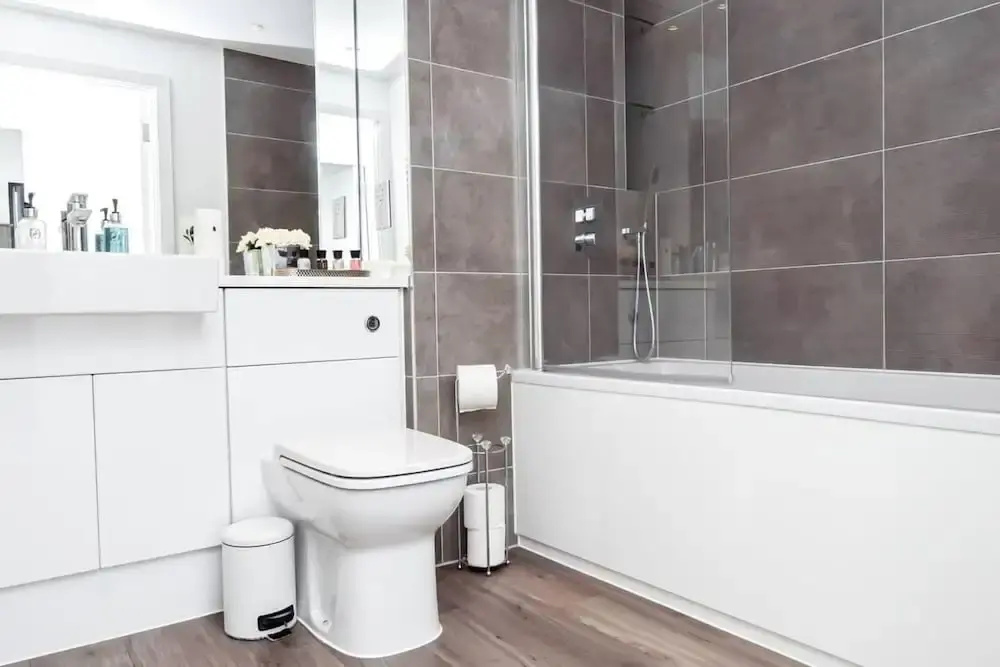 1-bed Apartment in Staines, Parking and Balcony