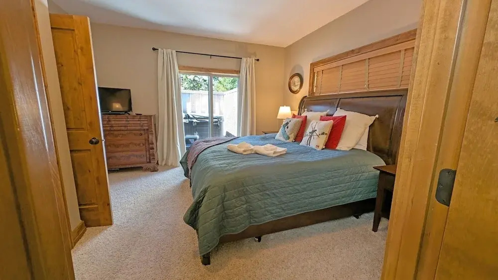Yellow Pine 32 6 Bedroom Home