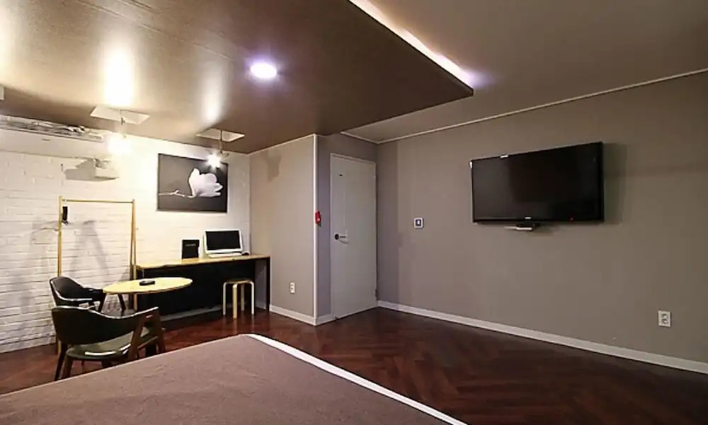 Hotel 385