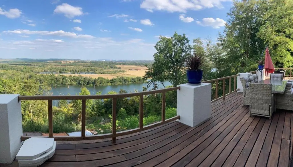 Villa avec vue et piscine à moins d'1h de Paris