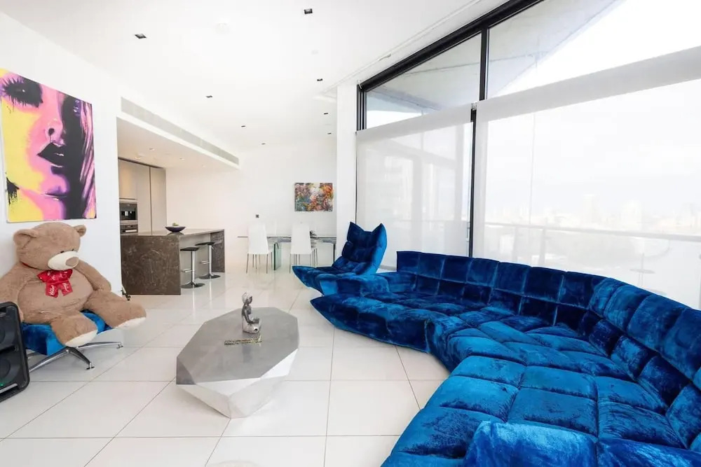 River Side View Luxury Penthouse Apartment