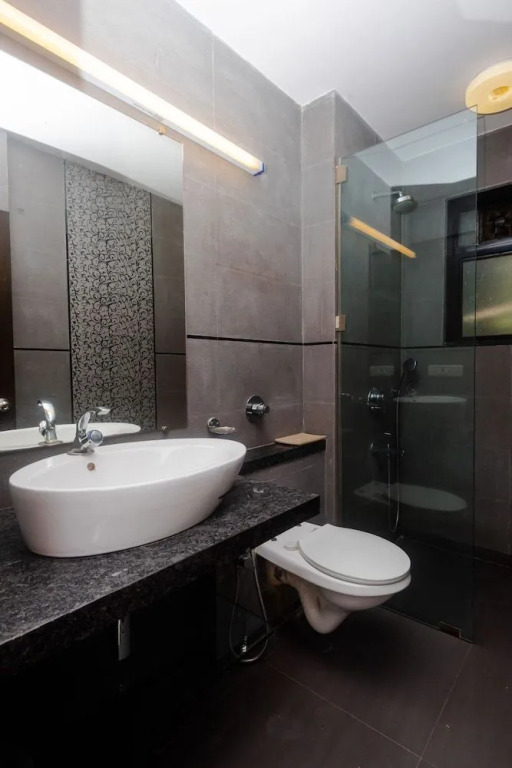 Capital O 40728 Bollywood Design Hotel