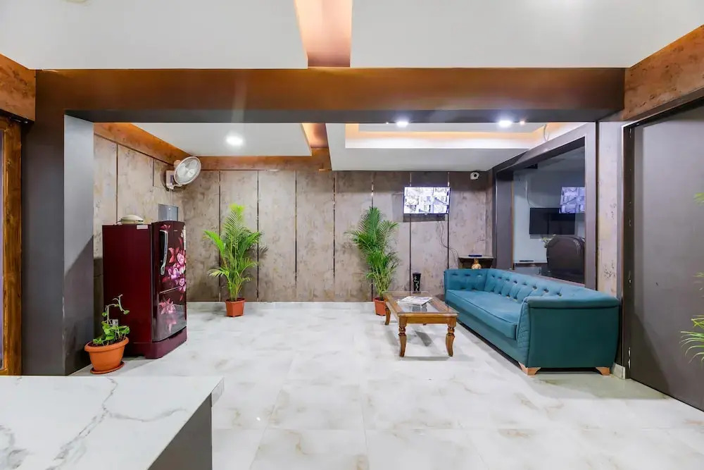 Diamond Suites Service Apartment
