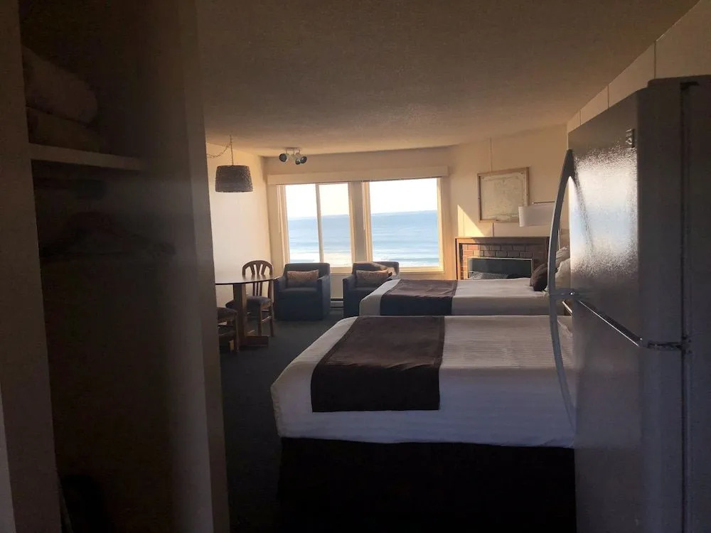 Ester Lee Oceanview Inn