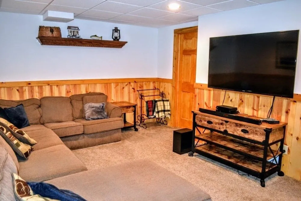 Camp Pinemere 5 Bedroom Home