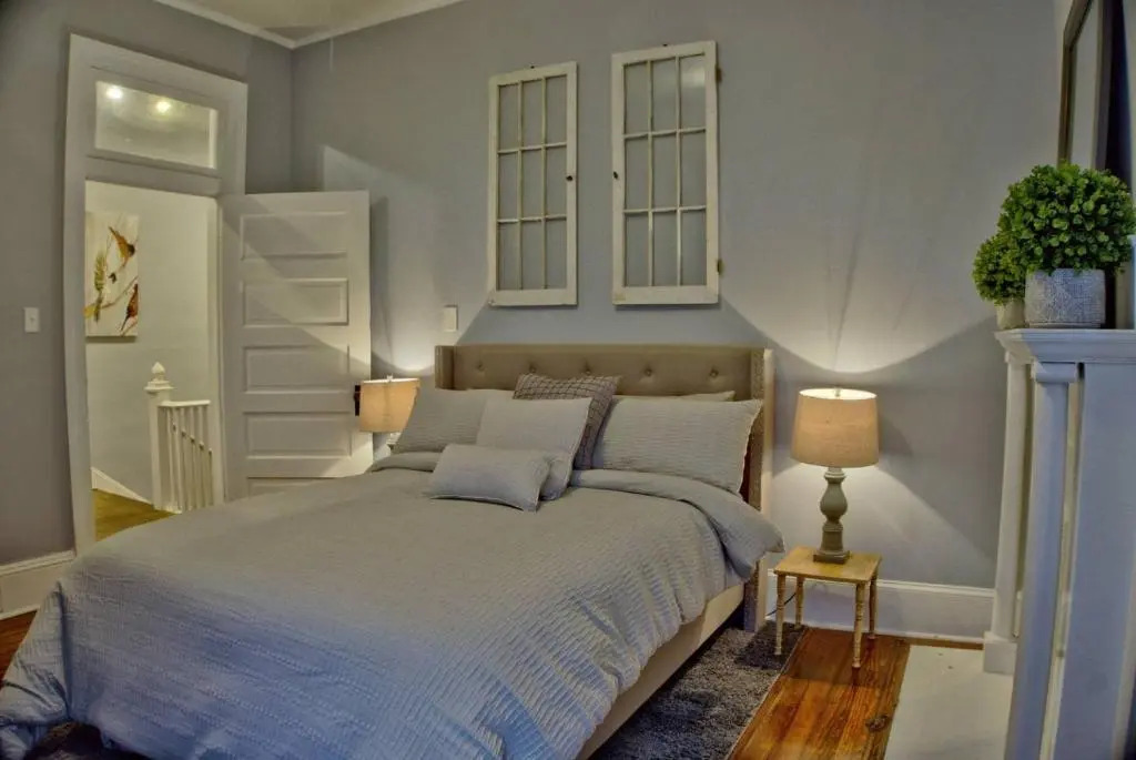 Beautiful 6 Bed, 5 Bath Historic Savannah Home