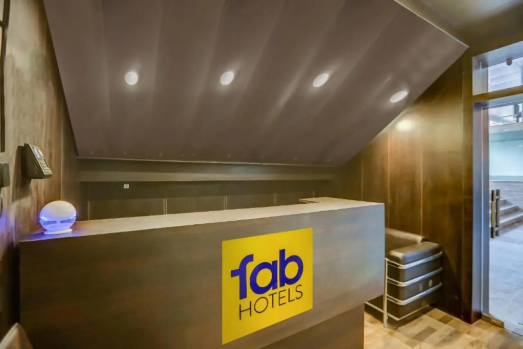 FabHotel SR Square