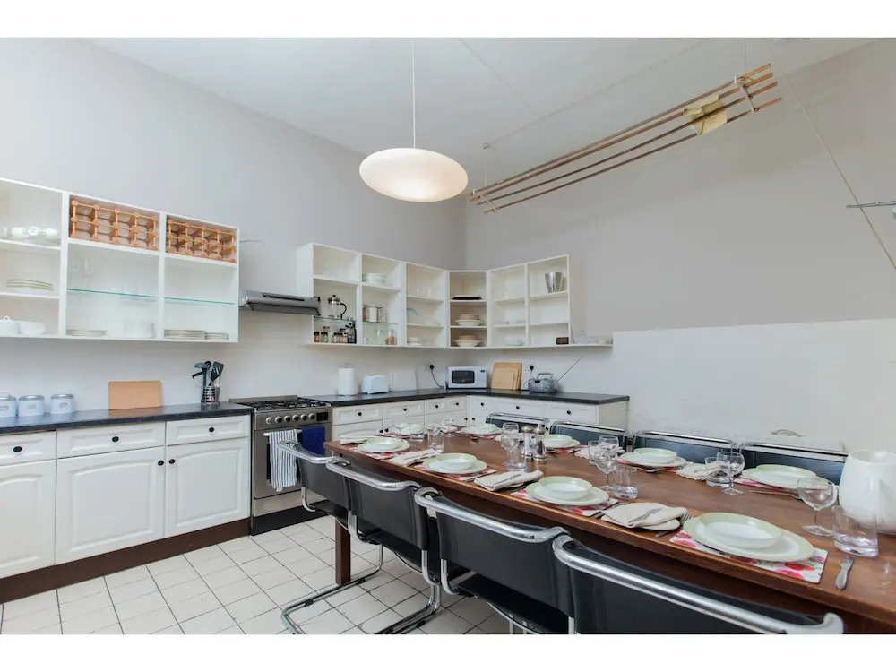 Spacious, Elegant 4BR New Town Flat For 9