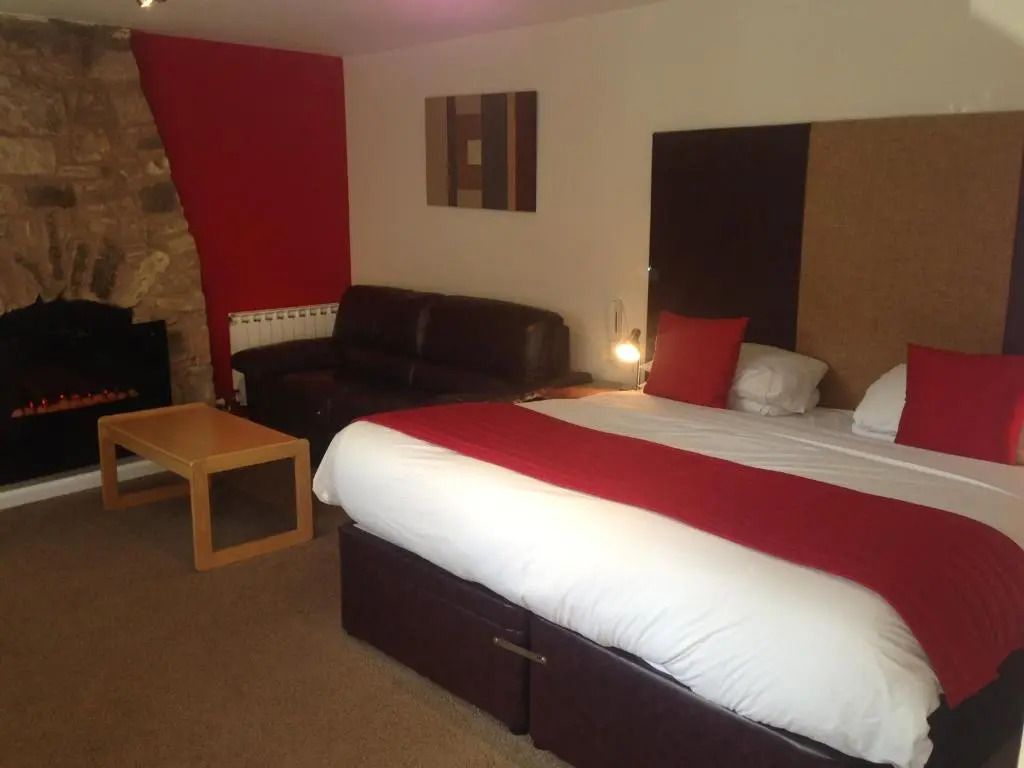 Aberdour Hotel, Stables Rooms & Beer Garden