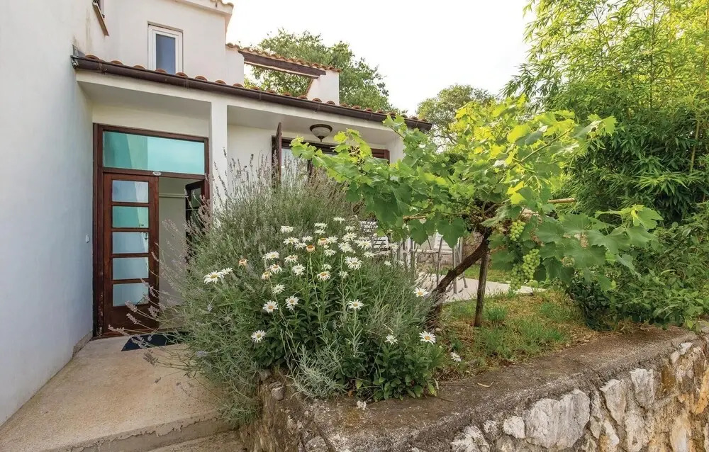 Stunning Home in Brsec With Wifi and 2 Bedrooms