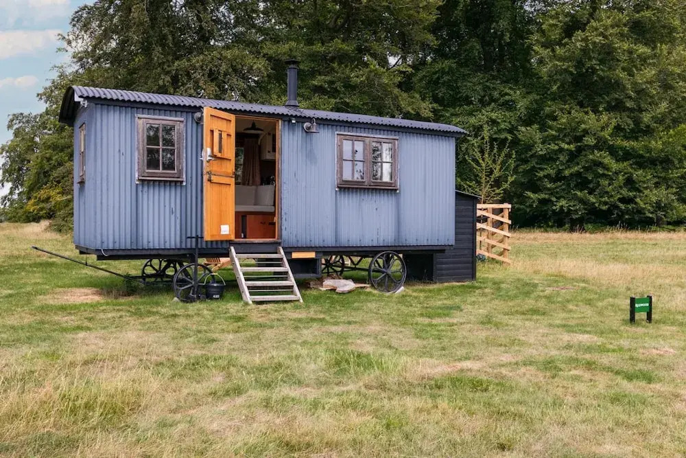 Drovers Hill at Stonor - Redwood - Shepherds hut
