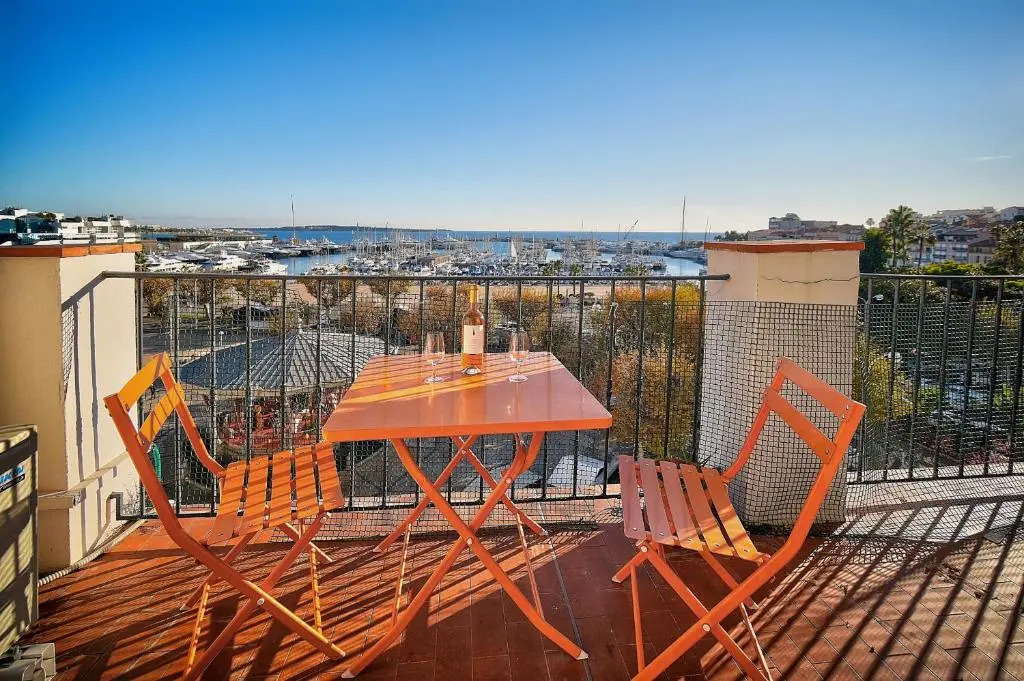 EXCEPTIONNEL 3 PIECES AVEC TERRASSE VUE SUR VIEUX PORT CENTRE VILLE l! A2B195