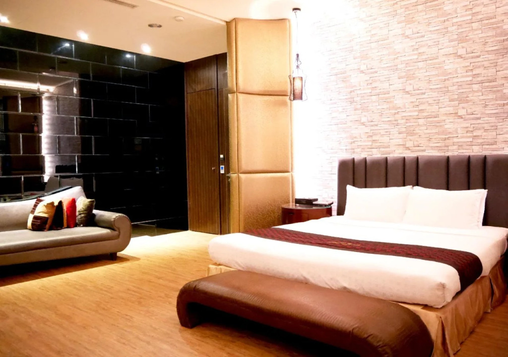 Moonshy Boutique Motel