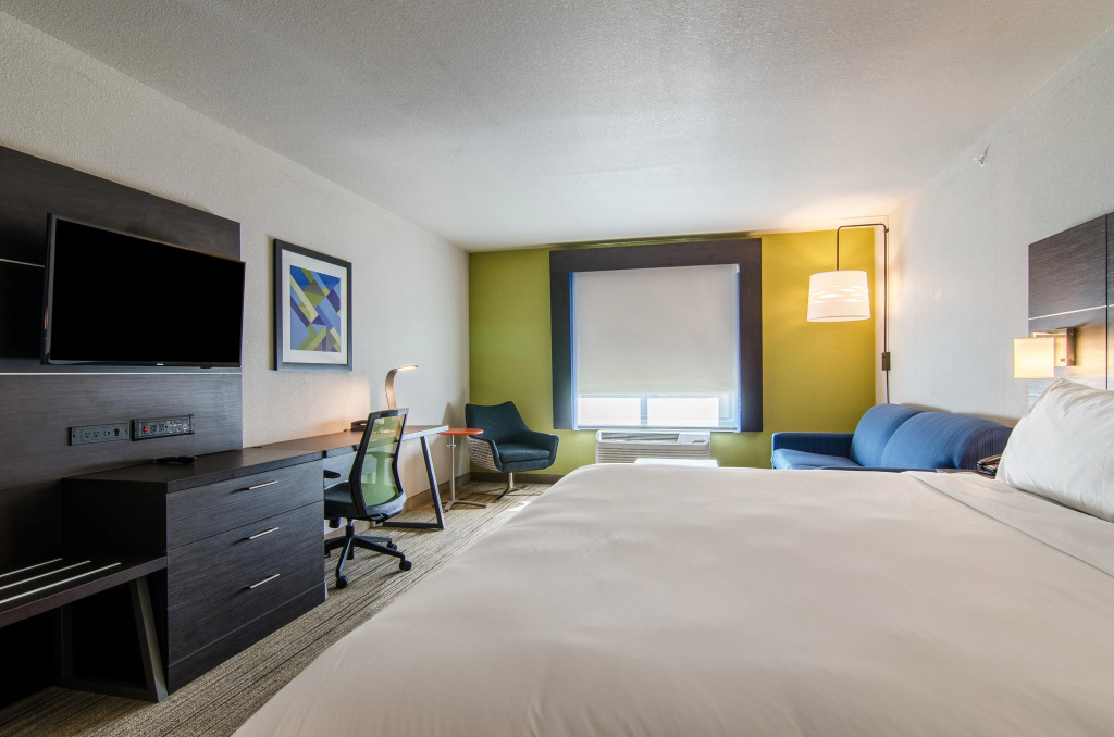 Holiday Inn Express & Suites - Atchison by IHG