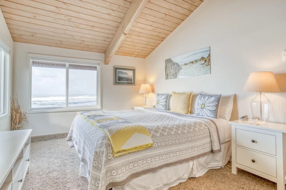 Oceanfront Haven with Panoramic Views - Gorgeous Coastal Retreat