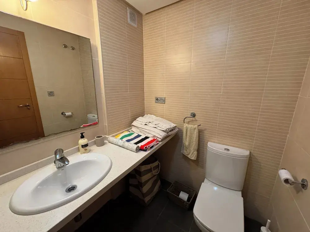 Beautiful 2 Bedroom 2 Bathroom Apartment With Several Pools