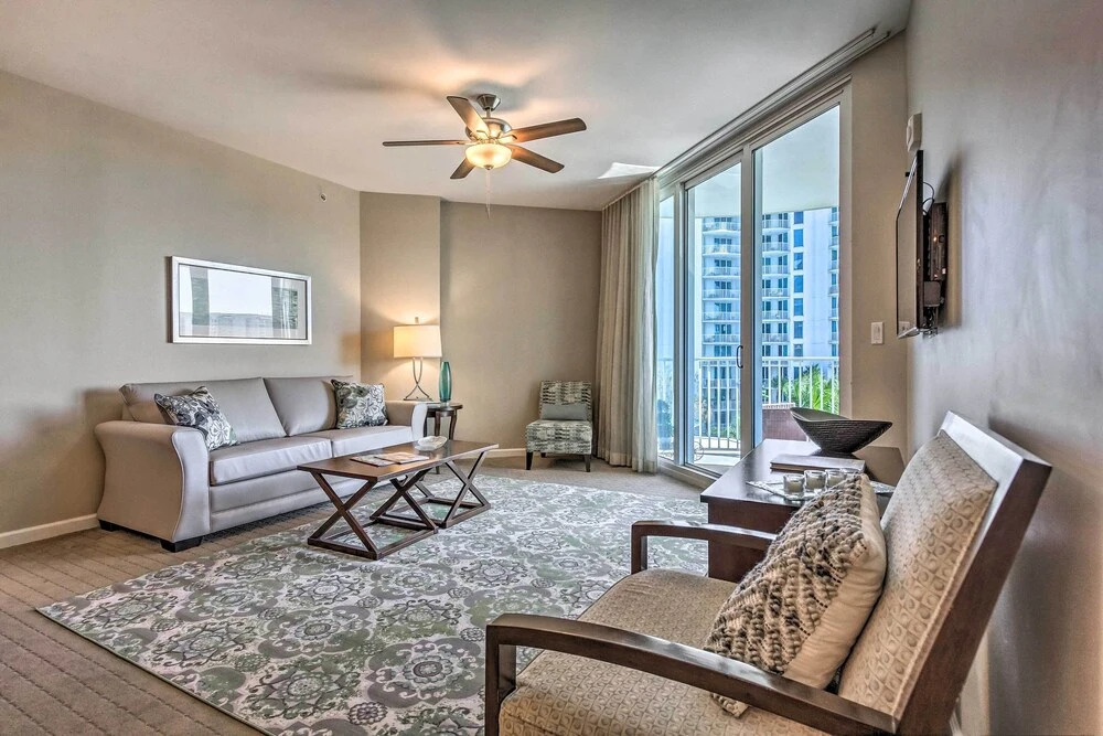Destin Condo w/ Amenities & Pool < 1/2 Mi to Beach