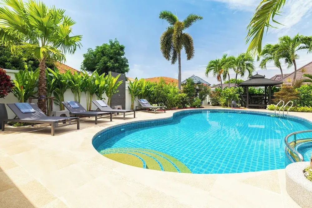 Pattaya Hill, Near the City and Beach