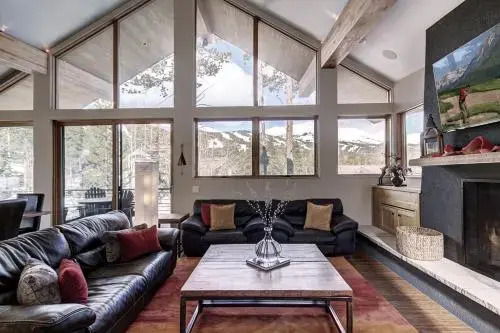 White Cloud Mountain Home